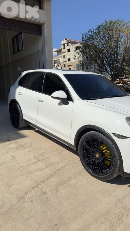 Porsche Cayenne 2011 0