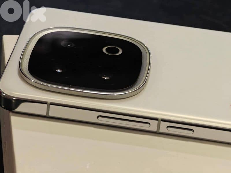 Vivo iQOO 13 BMW Edition ( 512 Gb / 16 Ram ) Like New 4