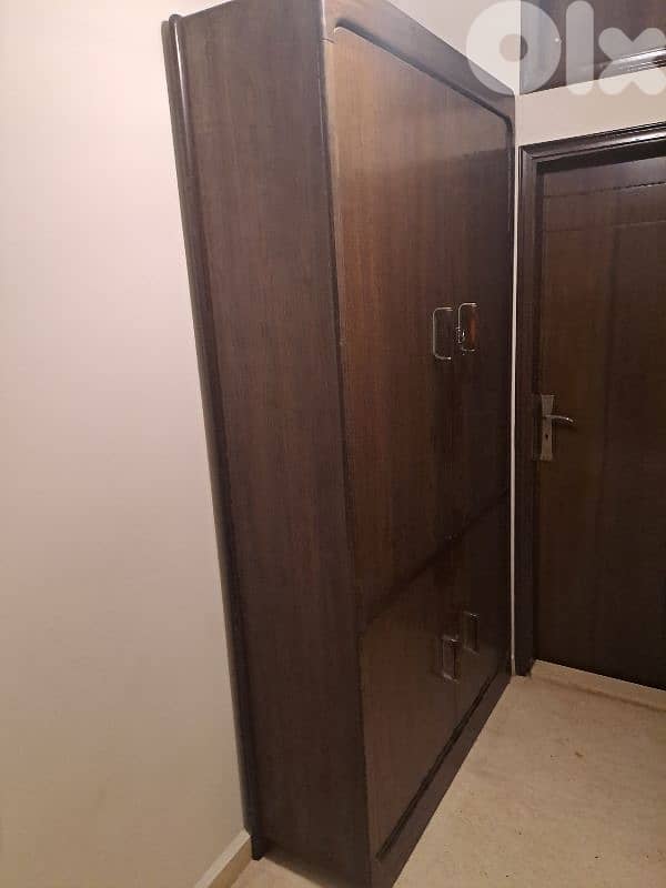 closet خزانة 2