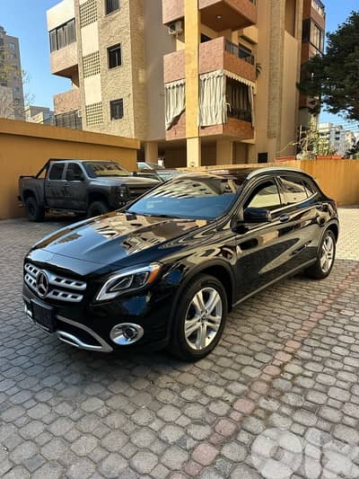Mercedes GLA 250 4matic 2019 black on black (clean carfax)