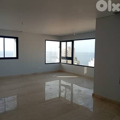 Apartment for sale in Caracas 950,000$ شقة للبيع في رأس بيروت