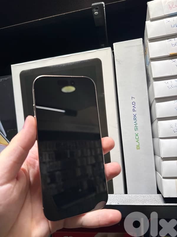 16 pro 512gb almost new 3