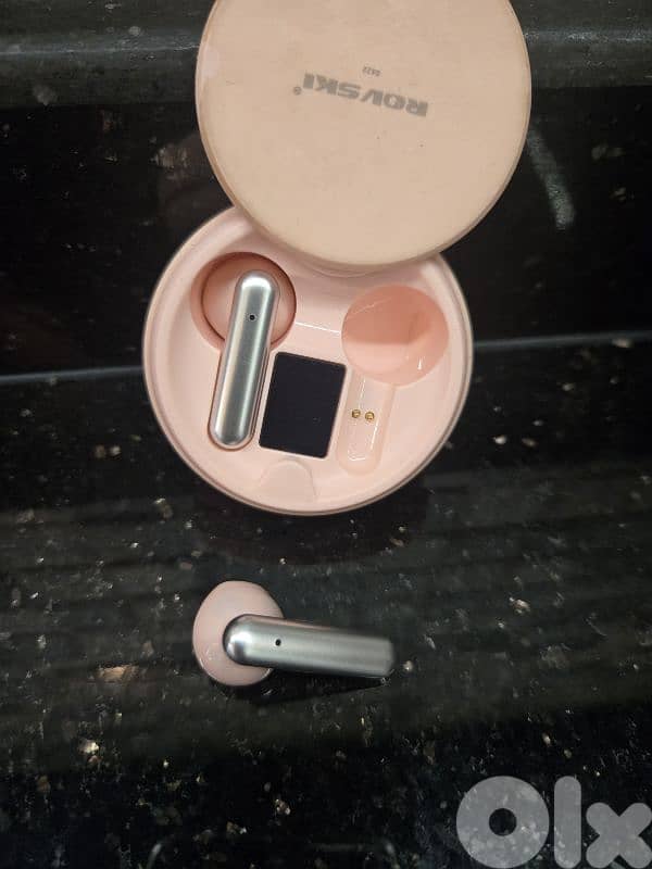 earbuds 2