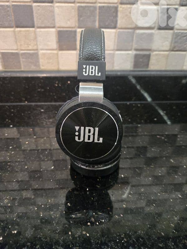 JBL headphones 0
