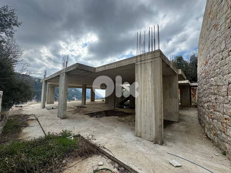 L21034 - A 900 SQM Land With Permit For Sale in Chahtoul 5