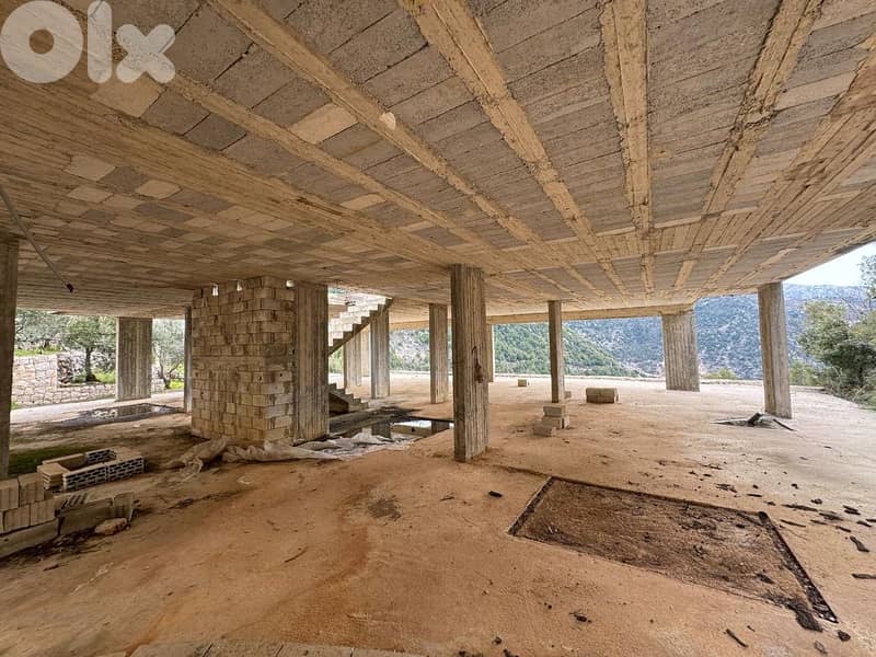 L21034 - A 900 SQM Land With Permit For Sale in Chahtoul 7