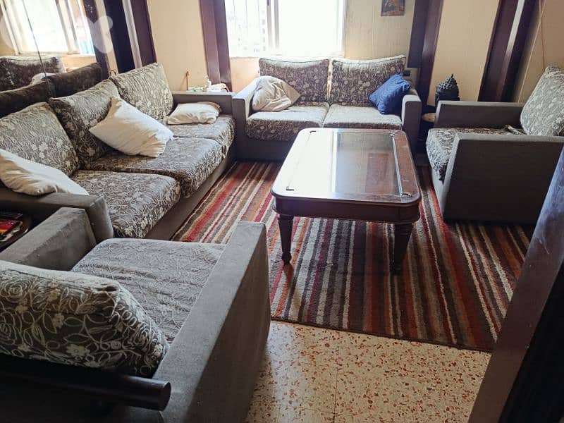 Living room (complete) with table 0