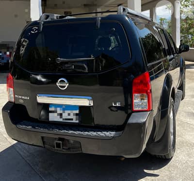 Nissan Pathfinder LE 2005 CLEAN