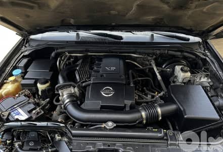 Nissan Pathfinder LE 2005 CLEAN