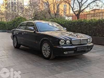 Jaguar XJ8 Luxury 2004 V8 / Black On Black Presidential سسن الفيل