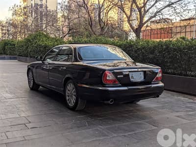 Jaguar XJ8 Luxury 2004 V8 / Black On Black Presidential سسن الفيل