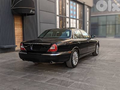 Jaguar XJ8 Luxury 2004 V8 / Black On Black Presidential سسن الفيل