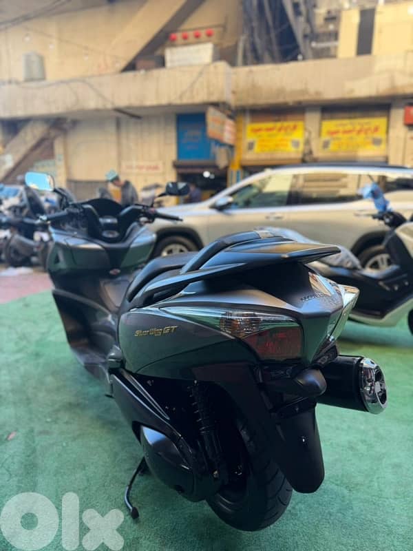 Honda Silverwing GT Crystal Abs T mode 3