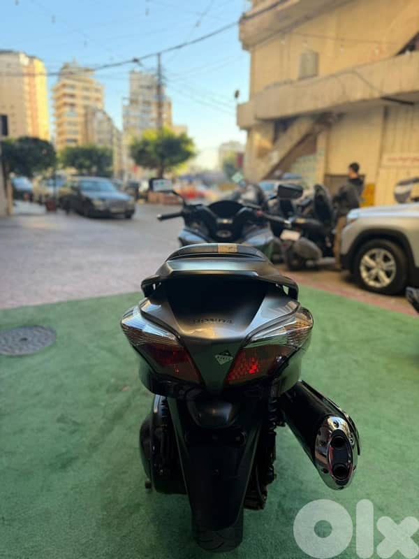 Honda Silverwing GT Crystal Abs T mode 6
