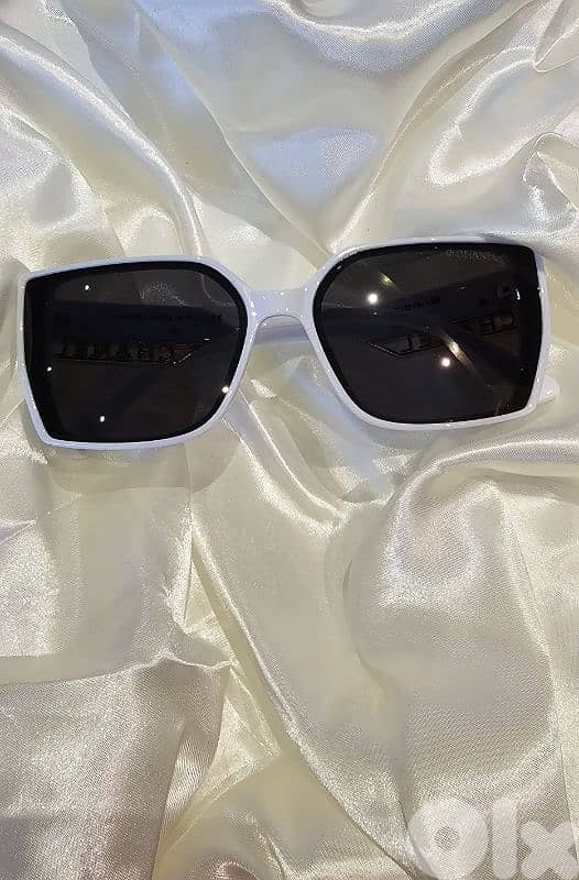 Gorgeous White and Gold Chanel Sunglasses 2