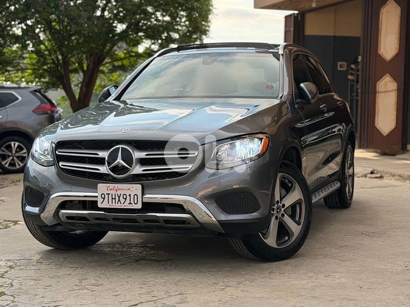 Glc 300 model 2018 68000 miles Panoramic 0