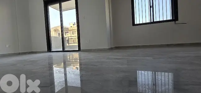 شقة في جعيتا ٣ نوم طابق اول كاشف شرح فقط ١٣٠ الف 03392556