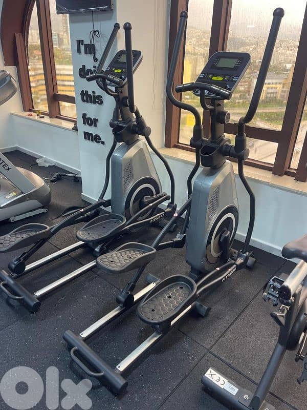 Elliptical for Gym or Home hold up to 140kg 0