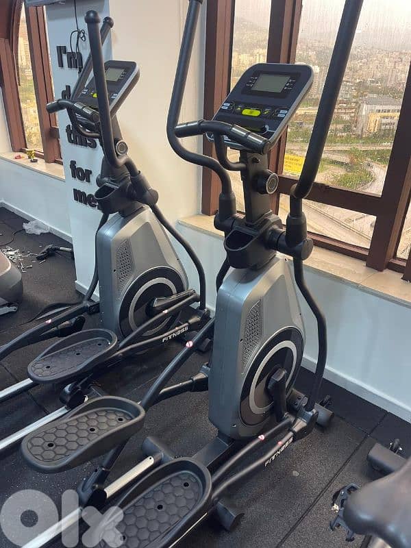 Elliptical for Gym or Home hold up to 140kg 2