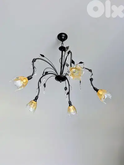 2 ceiling light fixtures – very good condition
