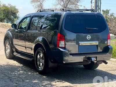 Nissan Pathfinder SE 2005