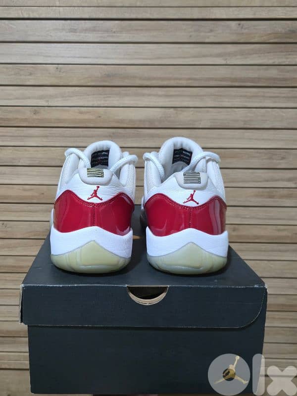 Air Jordan 11 Low Retro "Cherry" 2016 2