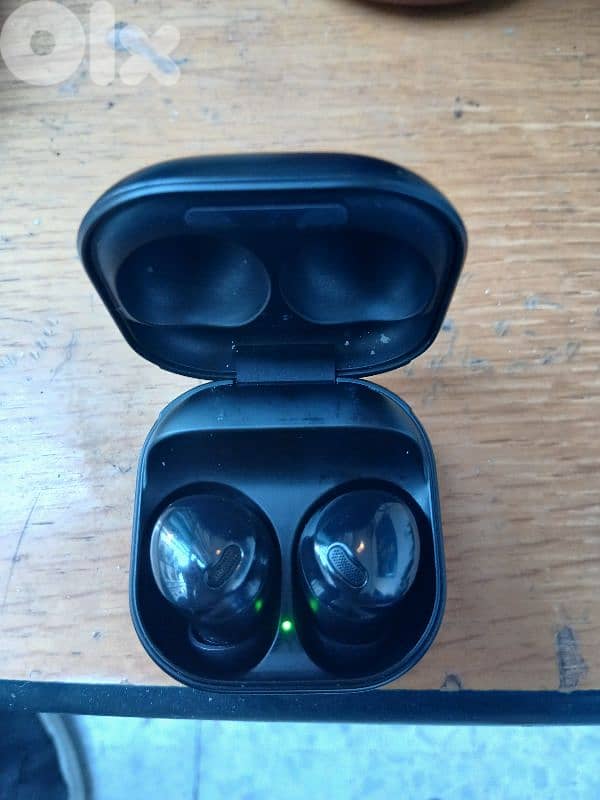 ears headphone 0