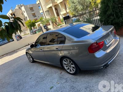 BMW 3-Series 2011