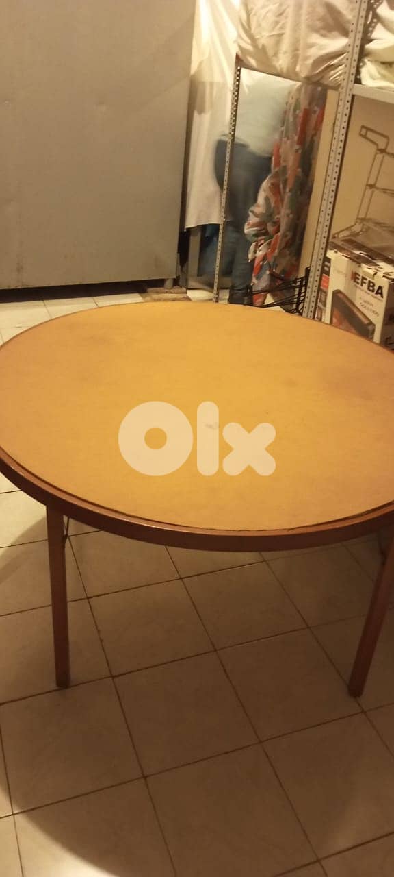 Console and round 120cm table 0