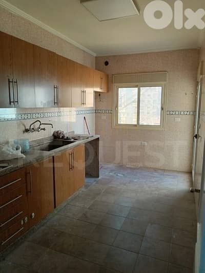 Apartment For Rent in Ain El Tineh شقة للايجار في عين التينة