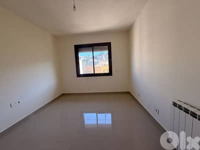 Mtayleb Prime location 250 sqm / Flat Street