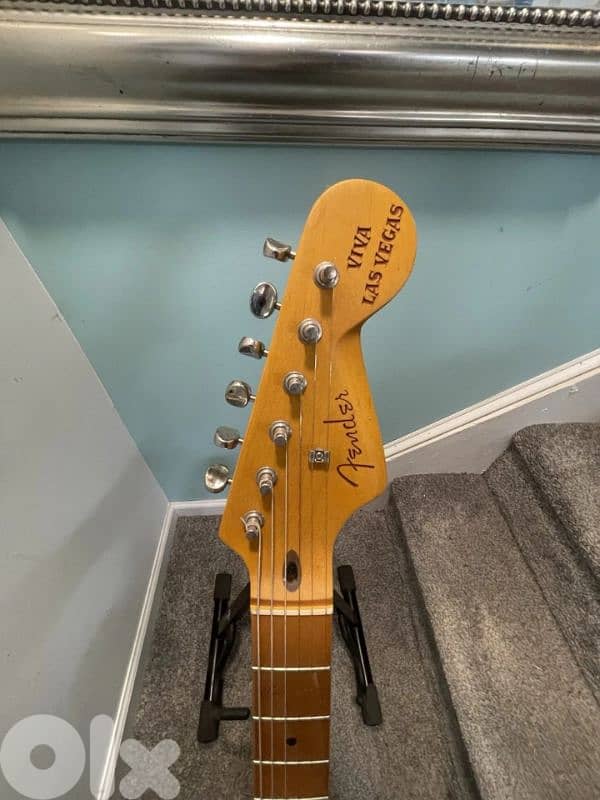 ELVIS PRESLEY Fender Electric Guitar 1 OF 1 4