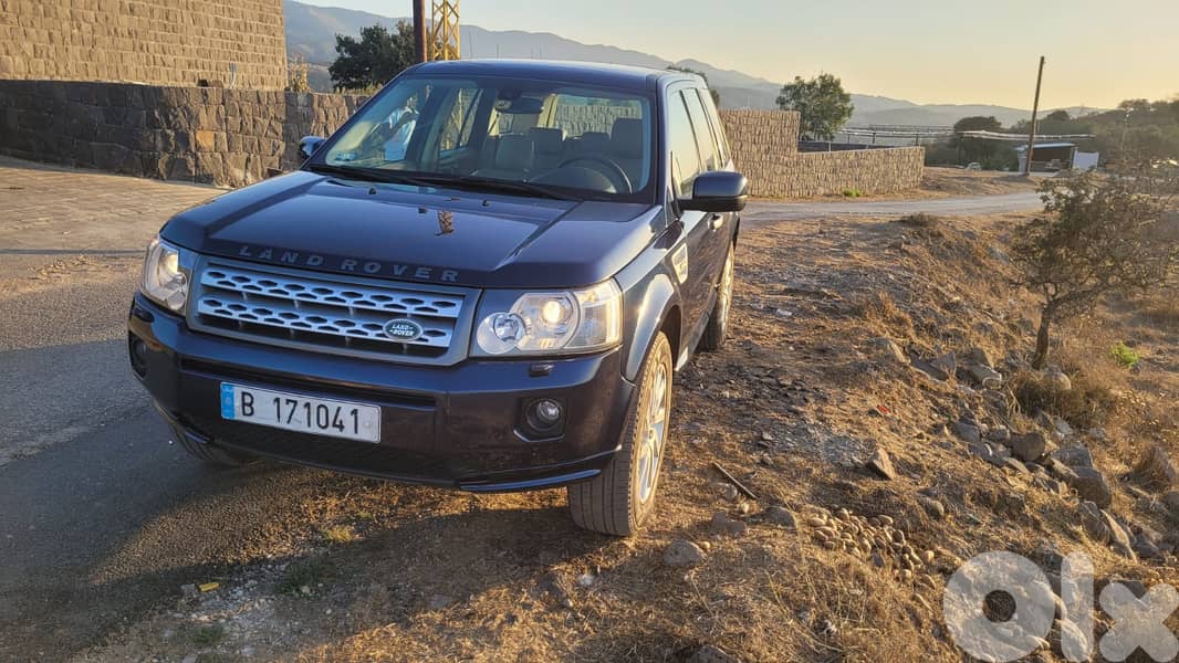 Land Rover LR2 2009 compact luxury SUV with 5 seats 0