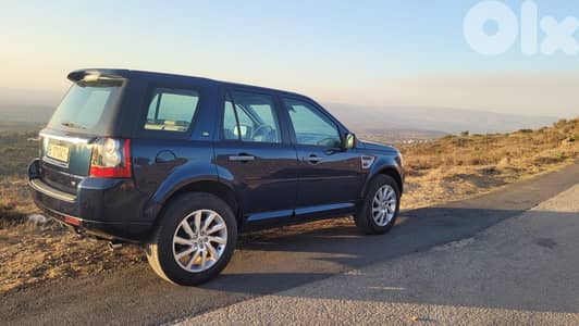 Land Rover LR2 2009 compact luxury SUV with 5 seats