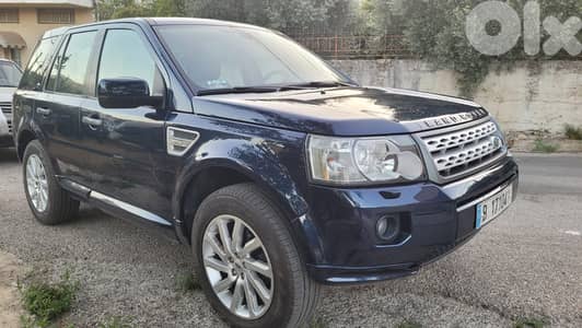 Land Rover LR2 2009 compact luxury SUV with 5 seats