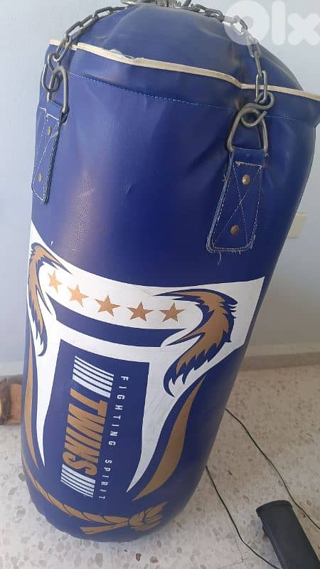 boxing gloves and boxing bag 0