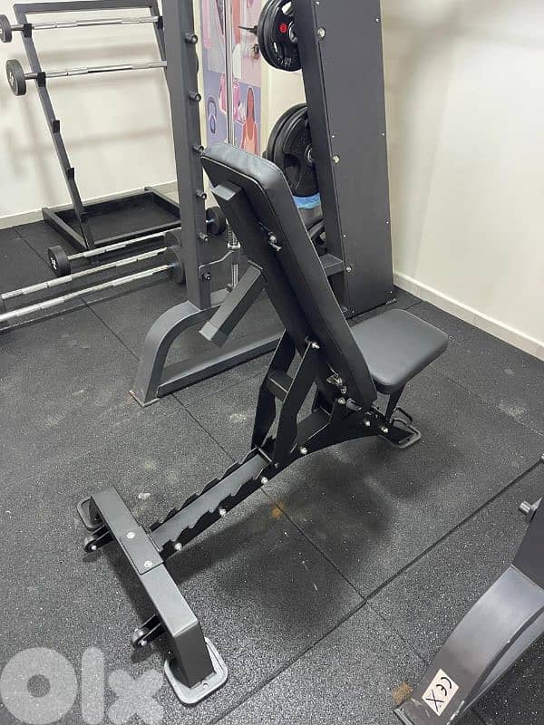 Gym benche  heavy duty 0