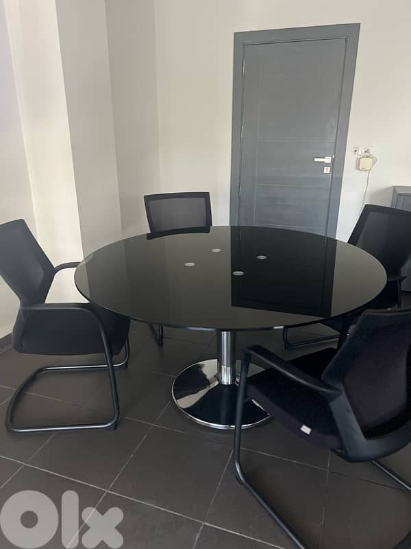 Round Table 0