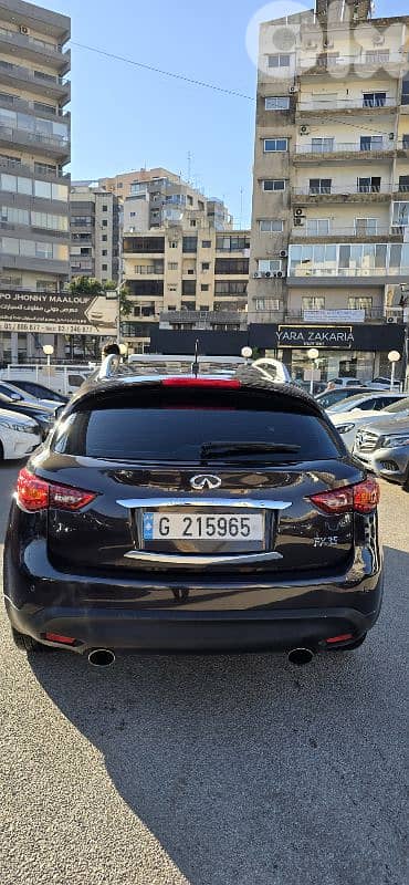Infiniti Fx 35 series mod 2010 f. o 4wd 3 camera like new