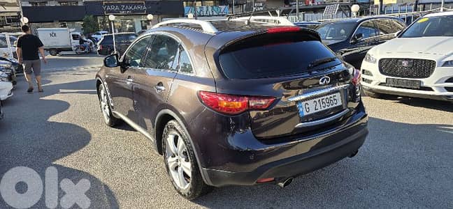 Infiniti Fx 35 series mod 2010 f. o 4wd 3 camera like new