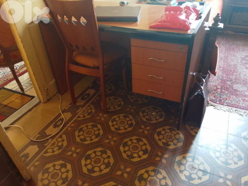 wooden desk 0