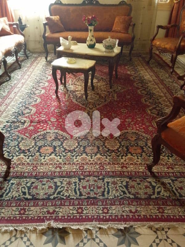 2 identical rugs 1