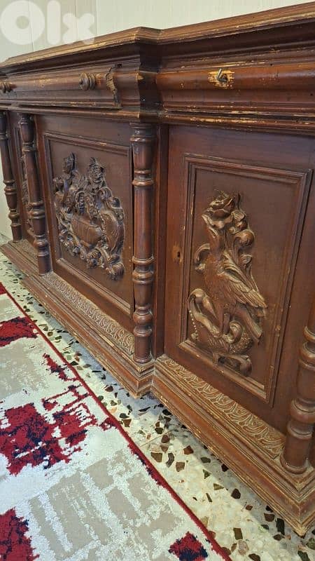 antique dressoir 0