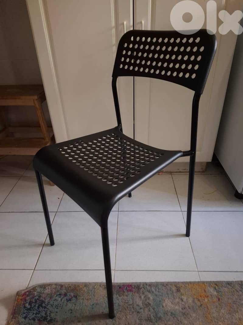 4 chairs 0