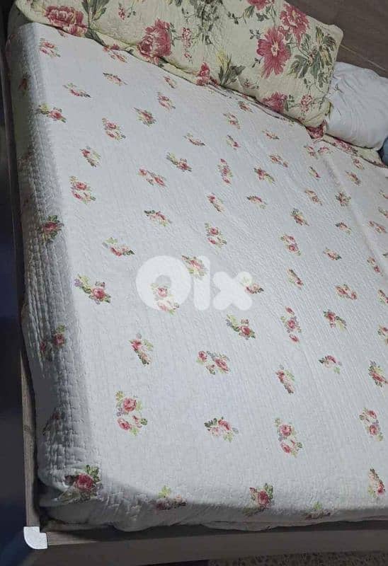 bed with mattress for sale 0
