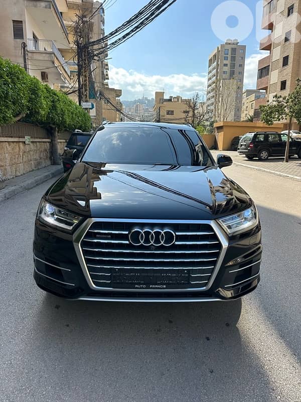 Audi Q7 Quattro Premium Plus 2017 black on black 0