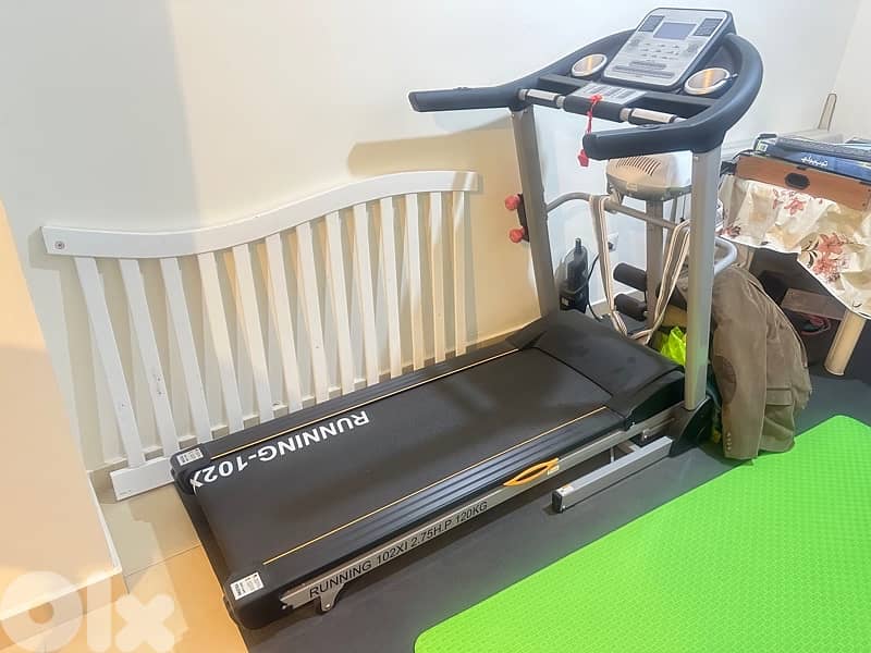 Running 102XI (Life Fit 112) motorized folding treadmill 0