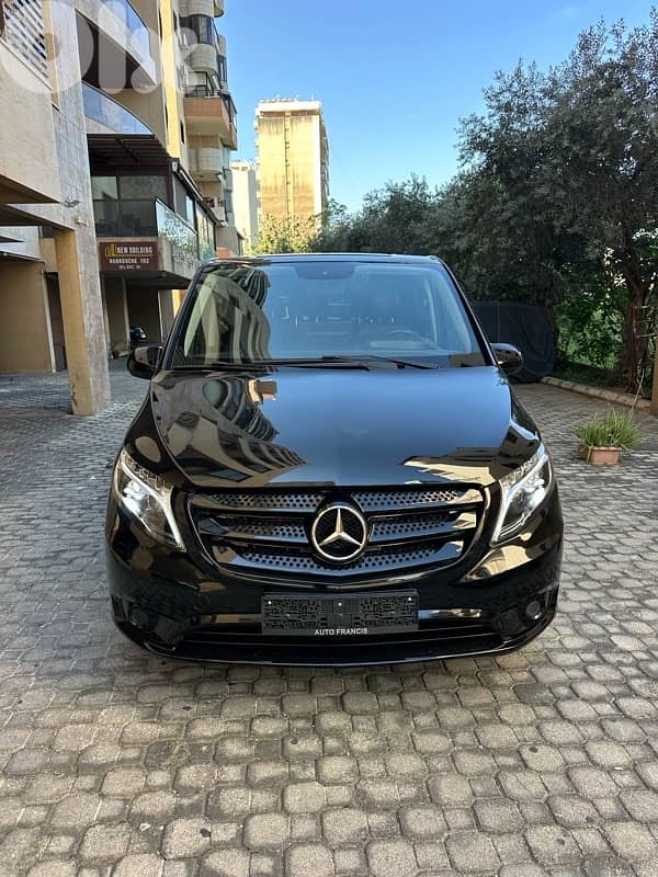 Mercedes V 250 2018 black on black 0