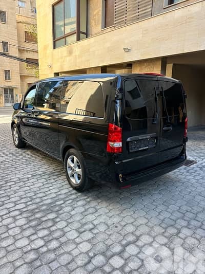 Mercedes V 250 2018 black on black