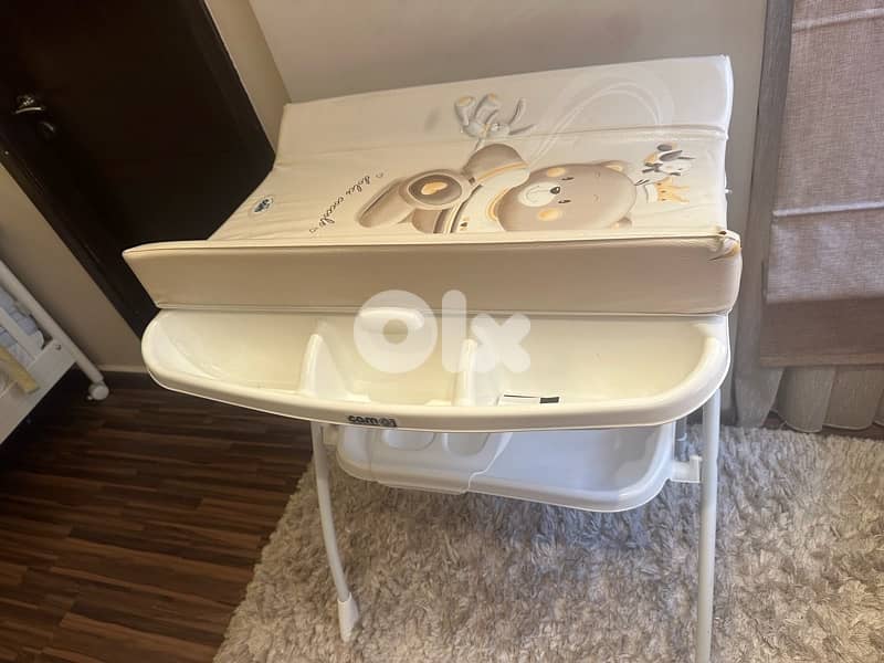 Changing table with baby bath 0